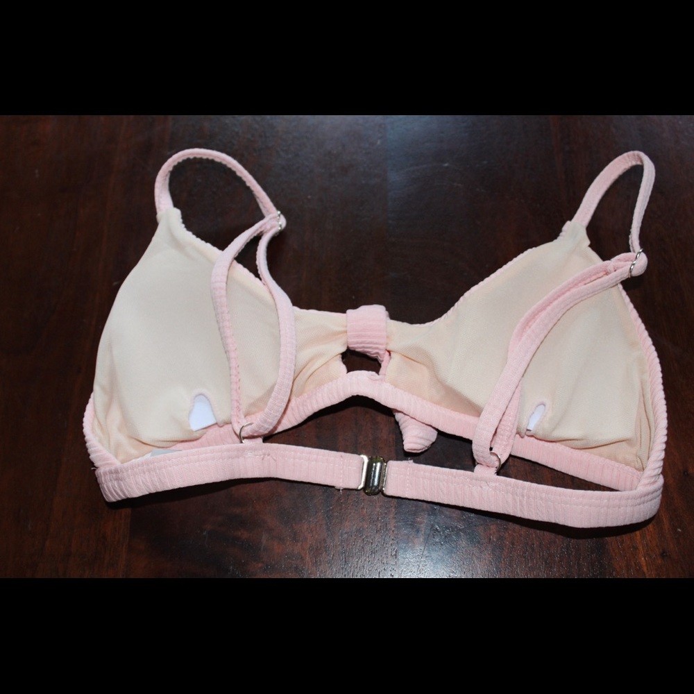 Bikini - Picture 3 of 6